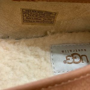 UGG Shoes - NWOT Ugg Flats UGG Shoes - NWOT Ugg Flats